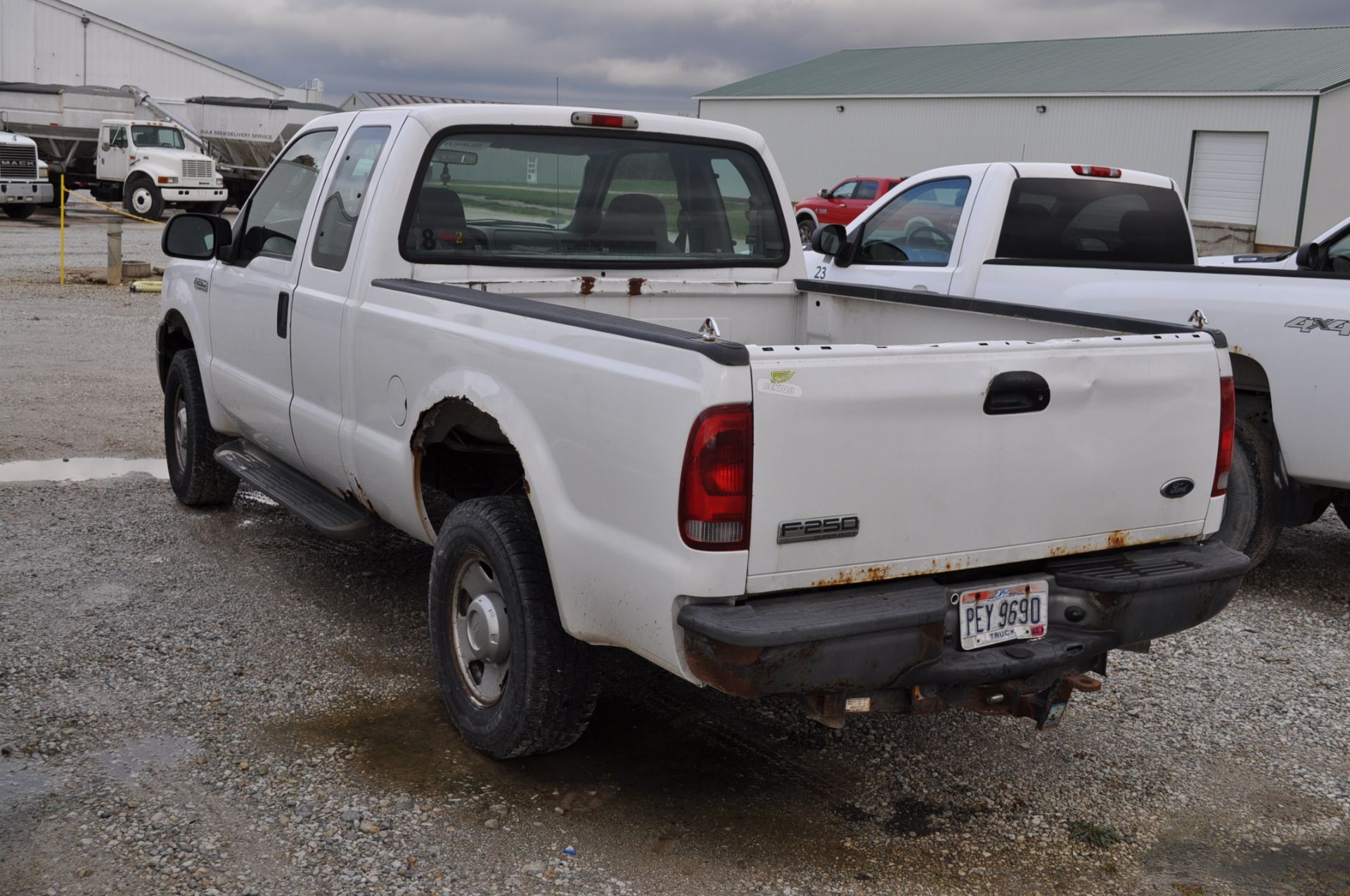 2005 Ford F-250, 4x4, Gas V-8, auto, ext cab, short bed, 201,385 miles, VIN 1FTSX21575ED02423 - Image 2 of 15