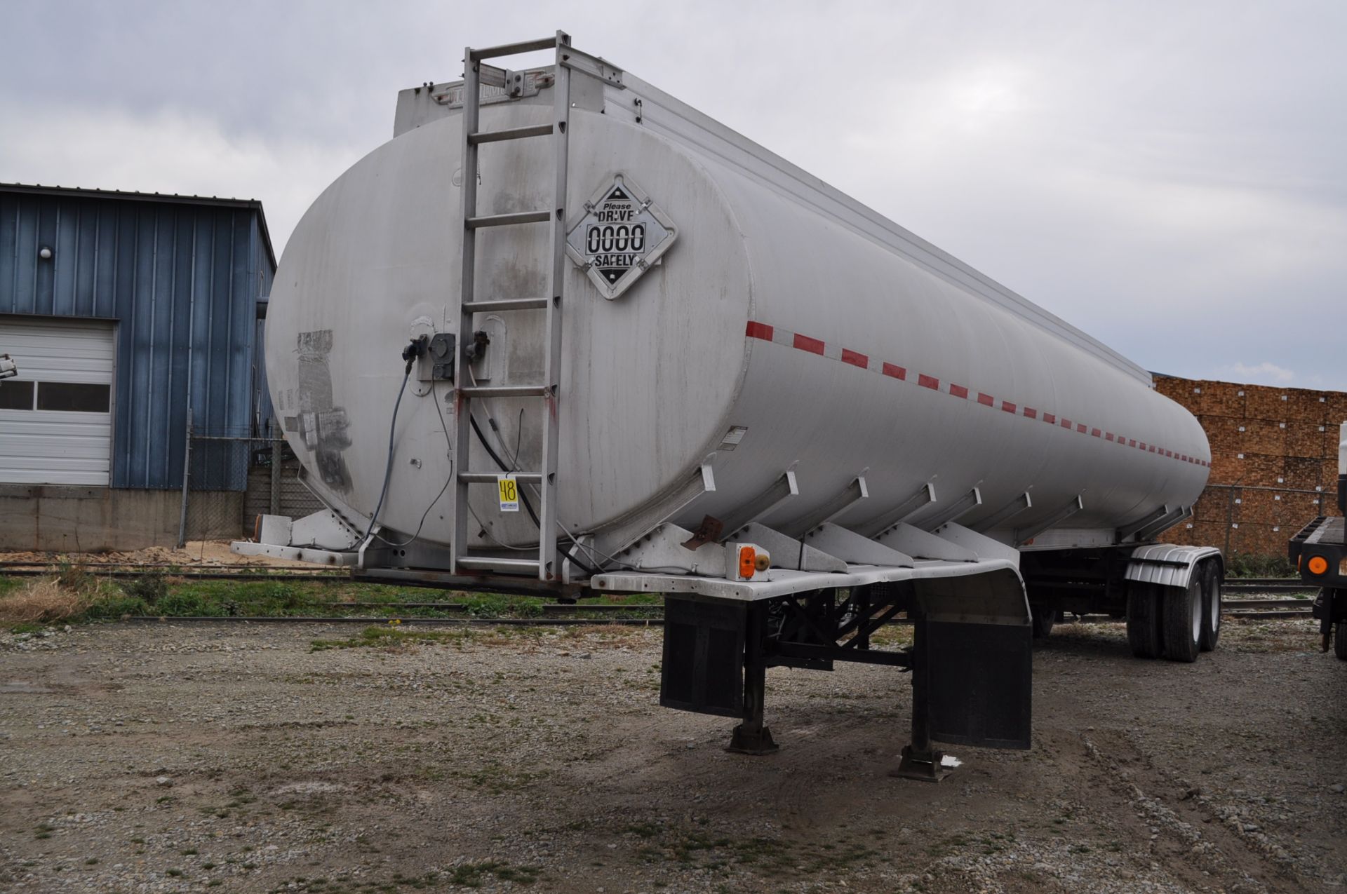 9,000-gal Trailmobile tanker trailer, 11 HP Honda GX340 pump, 295/75R22.5 tires, SN P40297