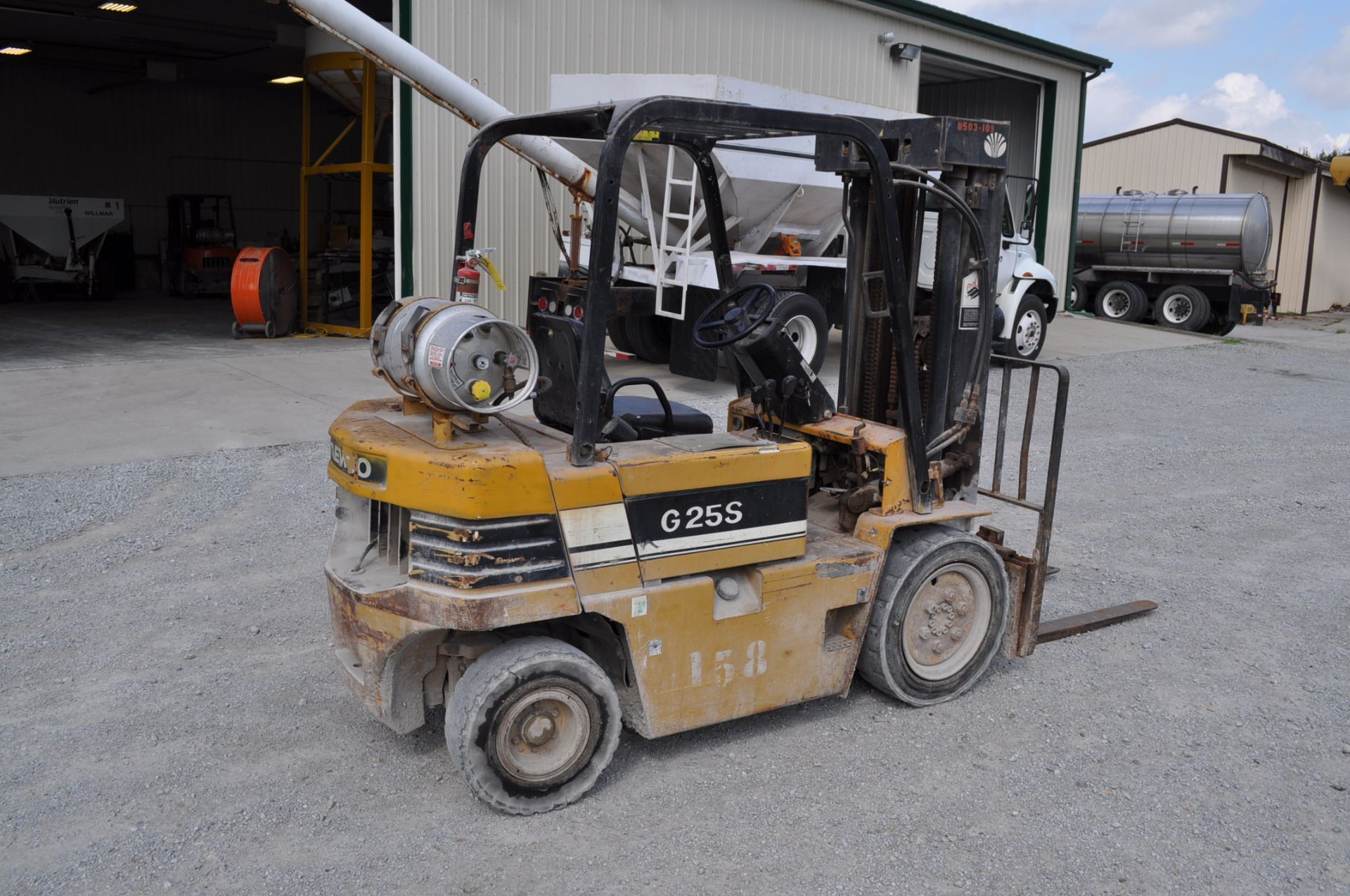 Daewoo G25S forklift, propane, sideshift, 7.00x15 front tires, 6.50-10 rear tires, 3 stage mast - Image 3 of 7