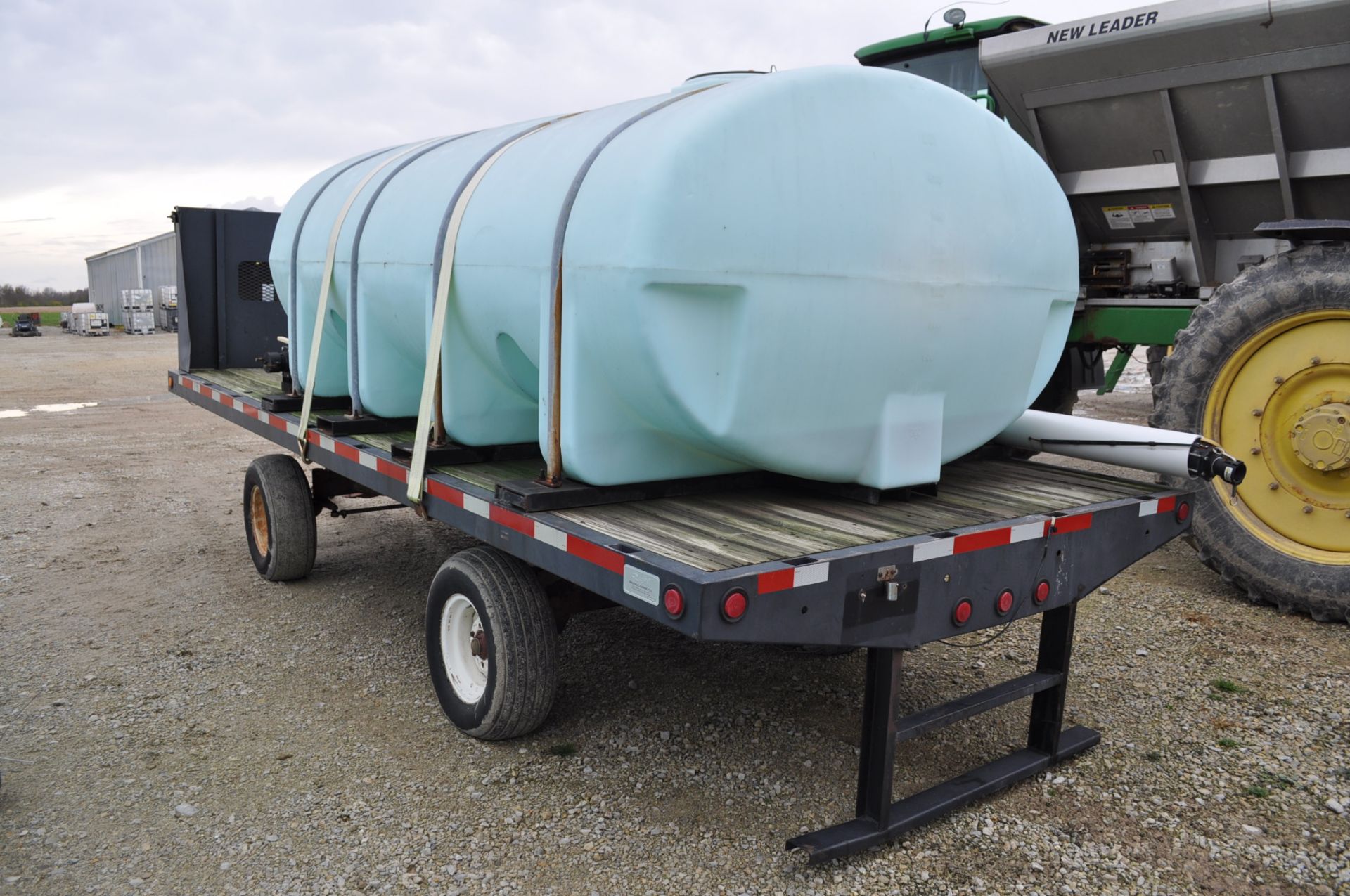 2,000-gal horizontal leg tank w/ bands, mounted on 18’ Rugby flatbed w/ headache rack - Image 4 of 7