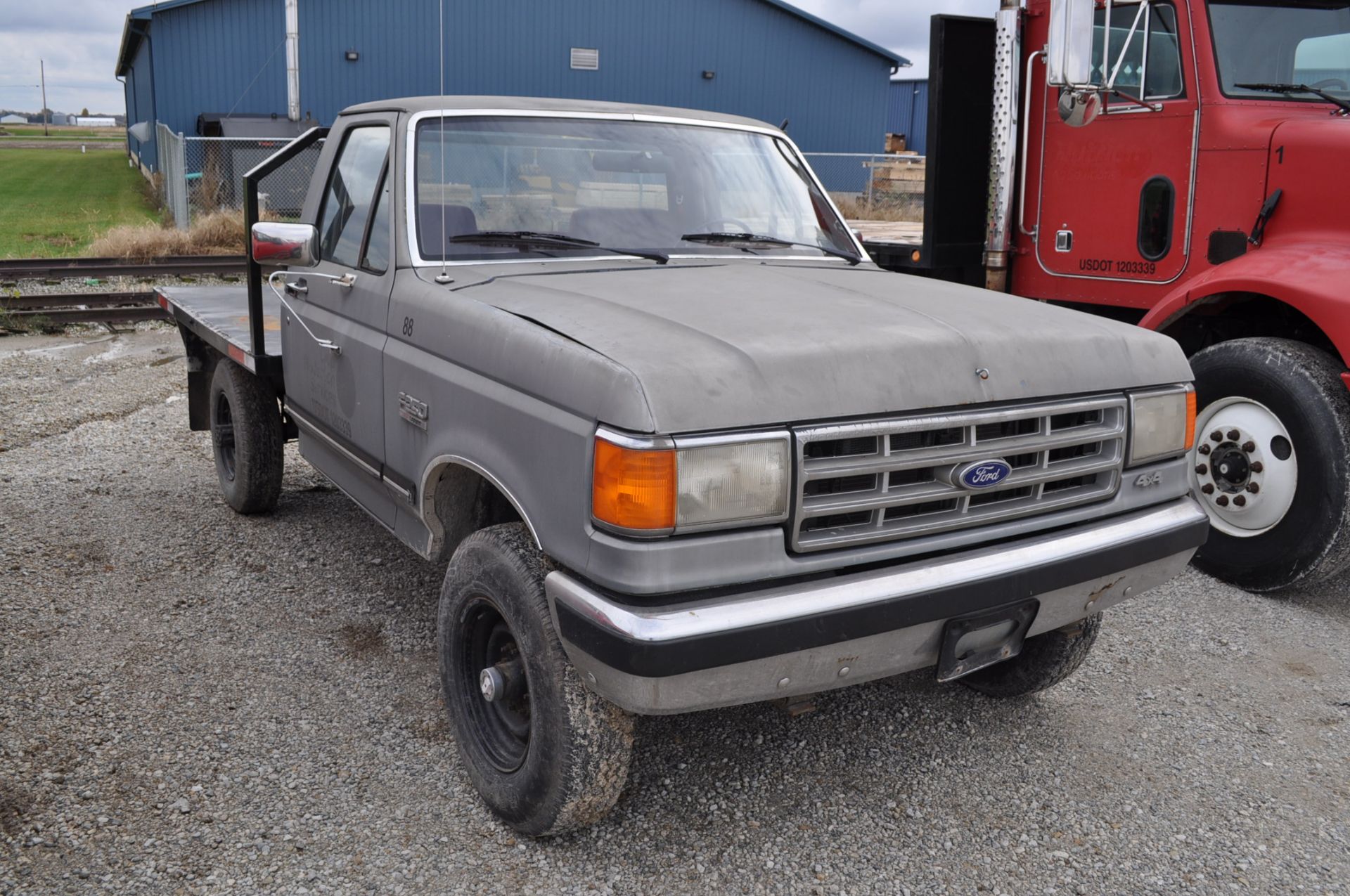 1988 Ford F-250, 4x4, V-8 gas, auto, reg cab, flatbed, shows 44,935 miles, VIN 1FTHF26H7JNA61411 - Image 5 of 11