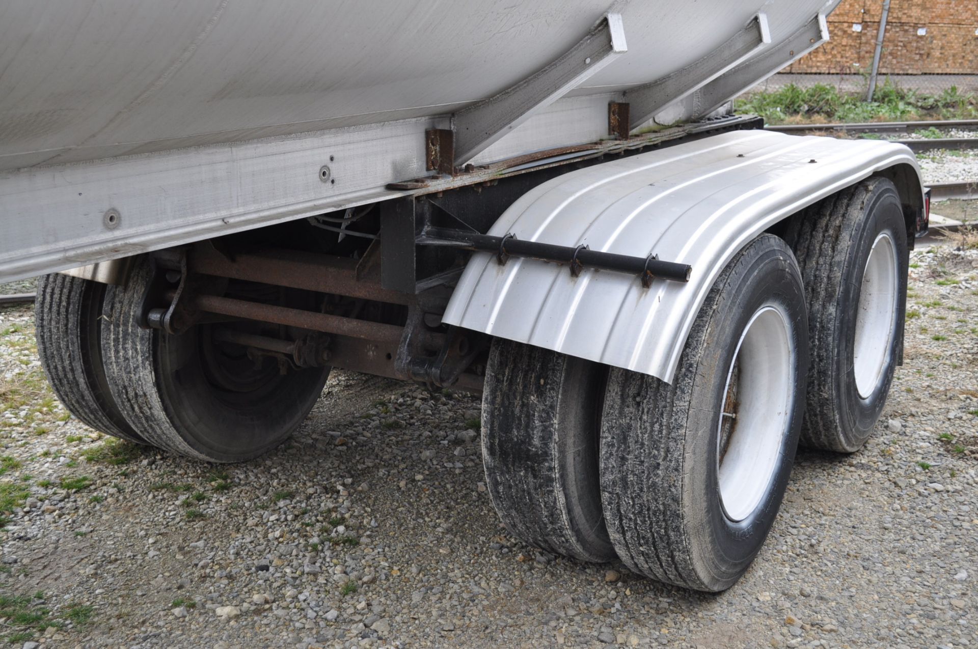 9,000-gal Trailmobile tanker trailer, 11 HP Honda GX340 pump, 295/75R22.5 tires, SN P40297 - Image 5 of 7