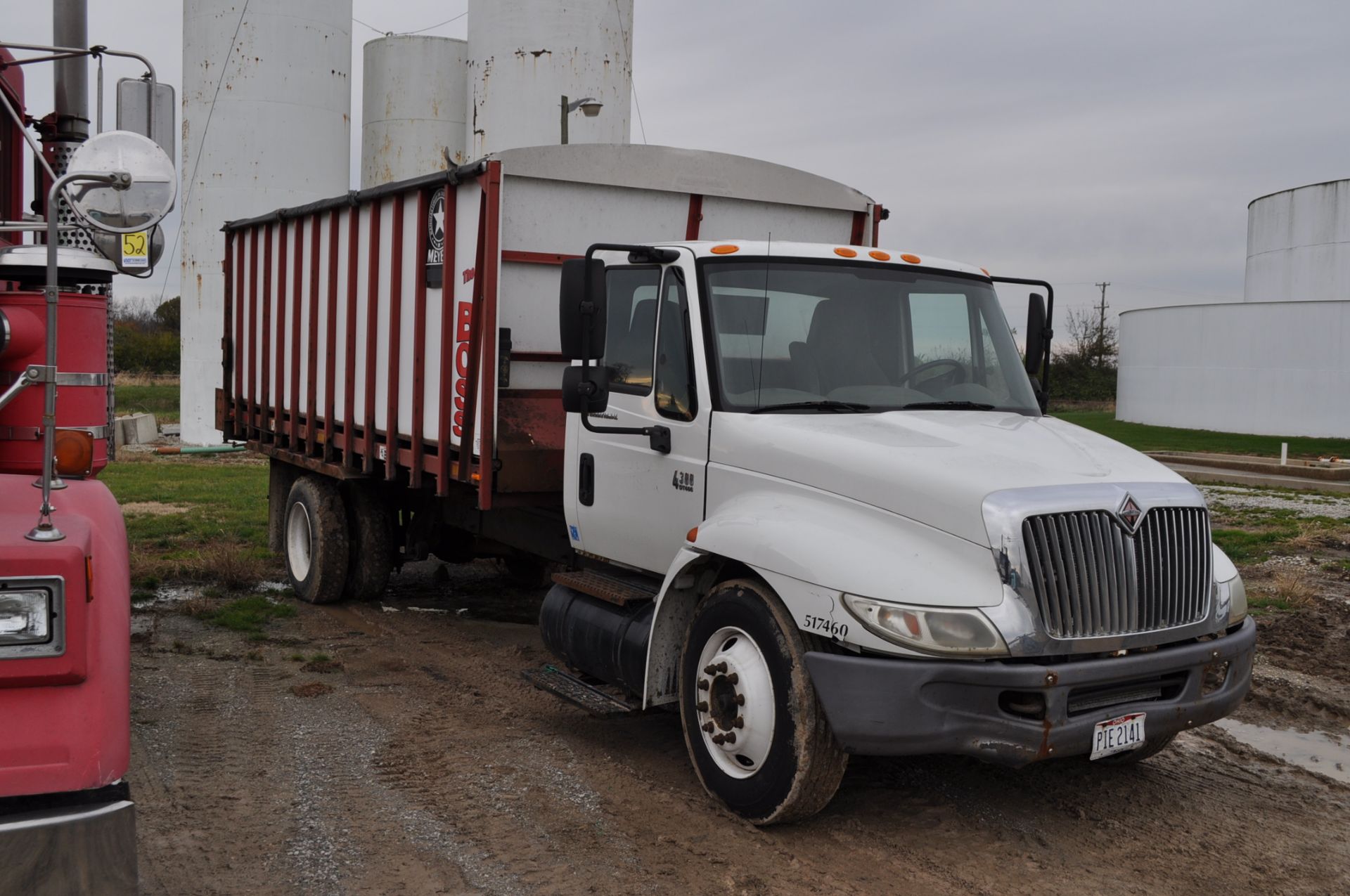 2006 International 4300 single axle truck, DT 466, Eaton 6 speed, 432,742 miles, with Meyer Boss - Image 4 of 12