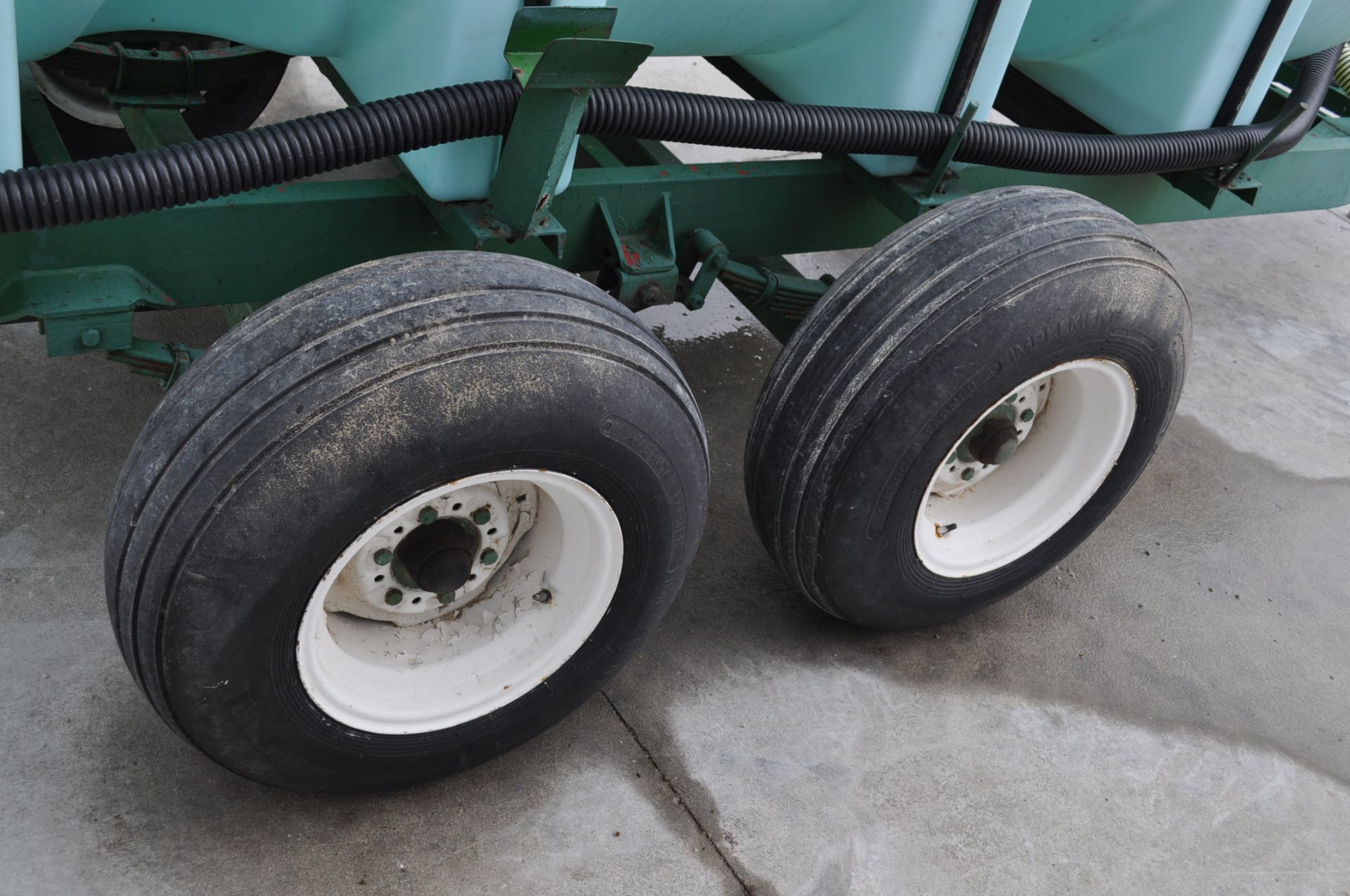 1,000 gal poly nurse trailer, tandem axle, 2" gas pump - Image 6 of 6