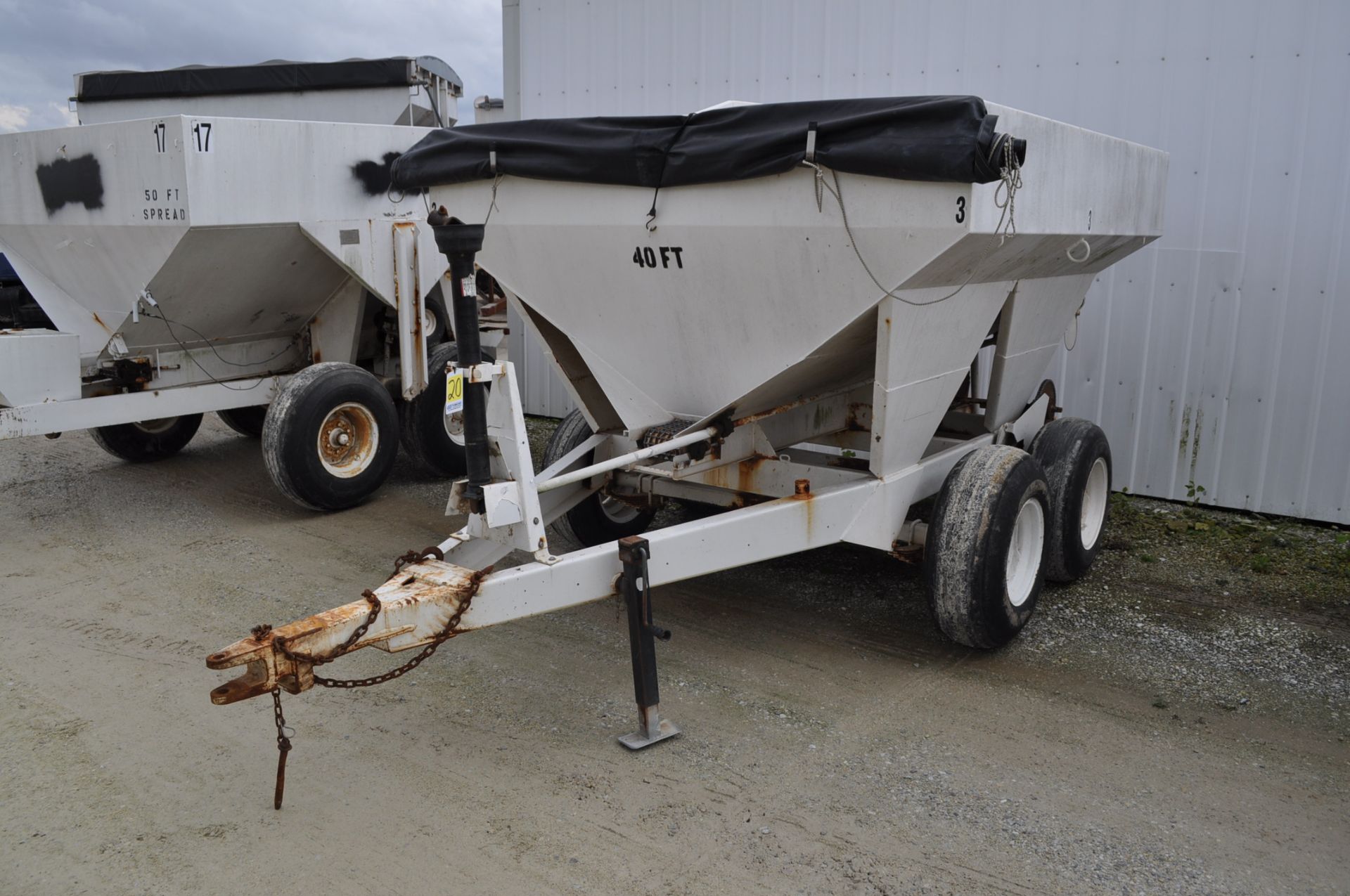 Willmar 5 ton pull type spreader