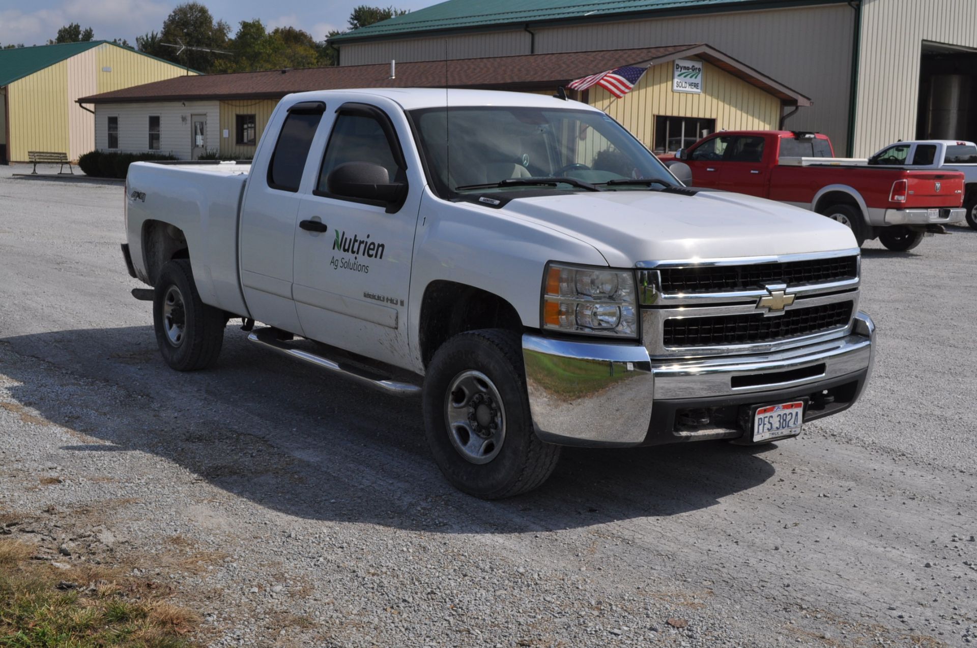 2007 Chevy 2500HD, 4x4 short bed, ext cab, gas V-8, Auto, electric brake controller, 265/75R16, - Image 5 of 13