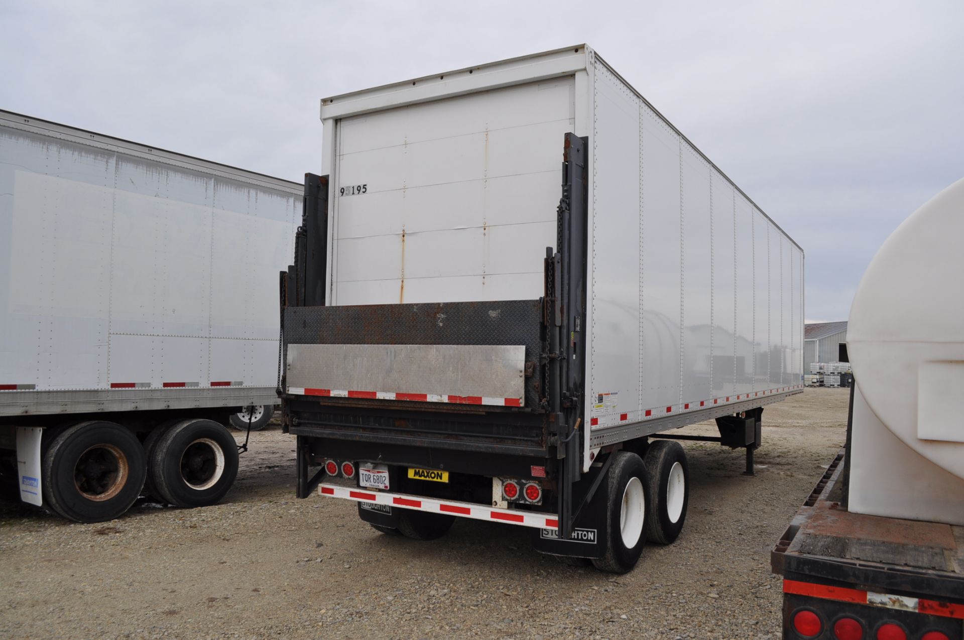 38’ 2011 Stroughton van trailer, T/A, lift gate, air ride - Image 3 of 12