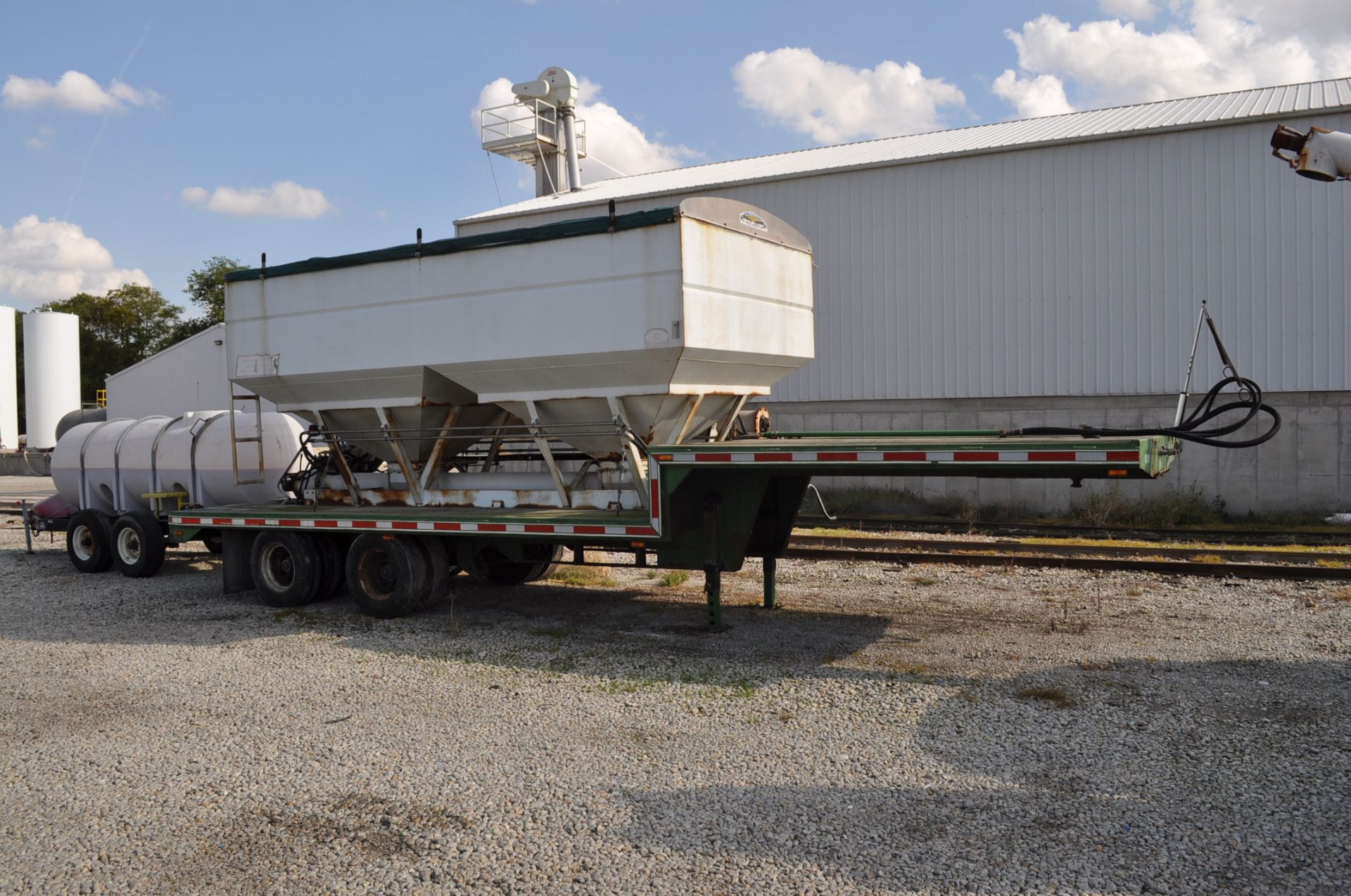 1999 Trailer w/ 16 ton Chandler dry box, side shooter, 4 compartment, 3 line wet kit, T/A, 235/ - Image 4 of 8