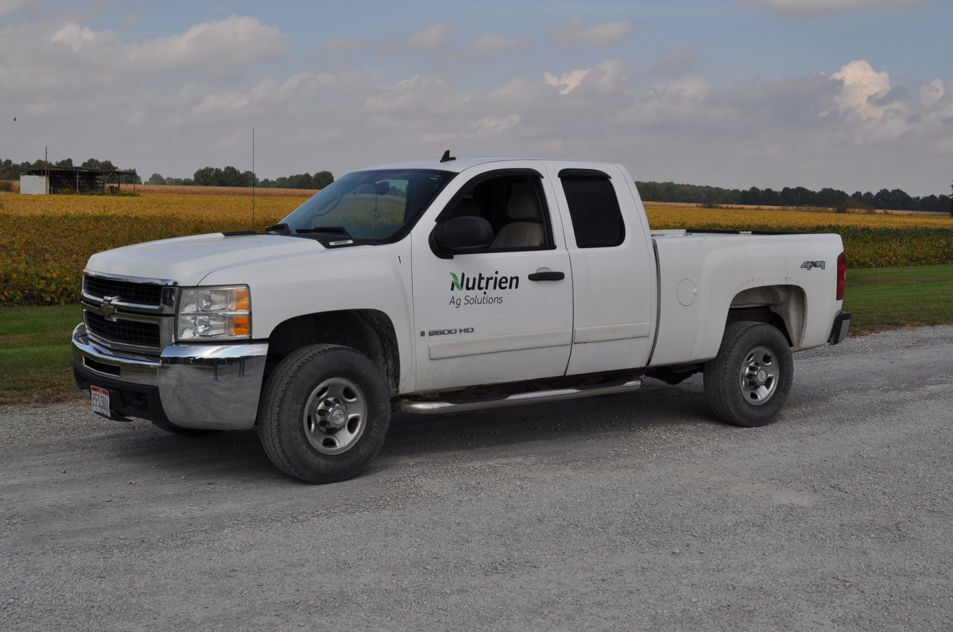 2007 Chevy 2500HD, 4x4 short bed, ext cab, gas V-8, Auto, electric brake controller, 265/75R16,