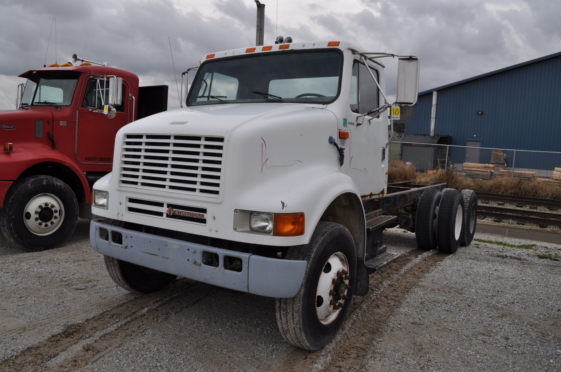 1991 International 8100 cab and chassis, T/A, Cummins diesel, Spicer 7 spd, spring ride, air brakes