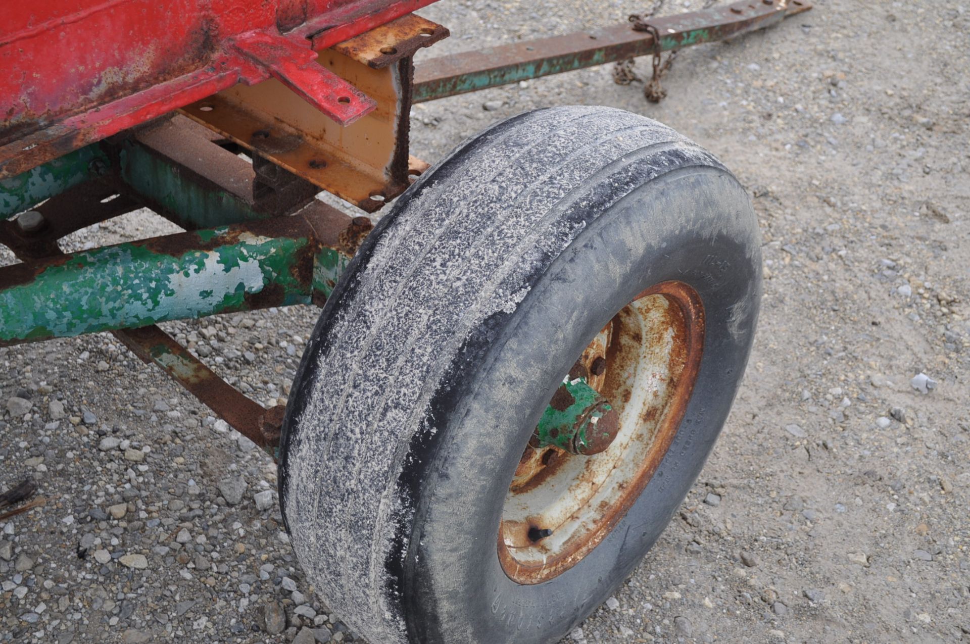 1,000 gal SS tank on wagon running gear - Image 7 of 7