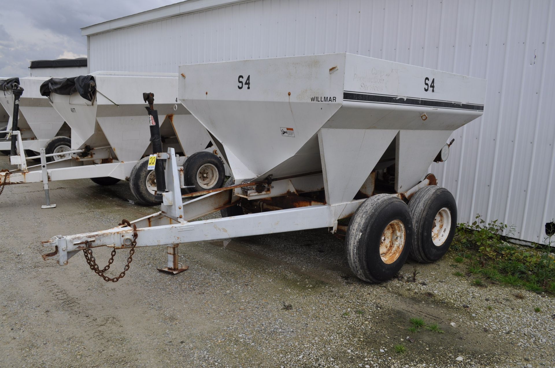 Willmar 5 ton pull type spreader