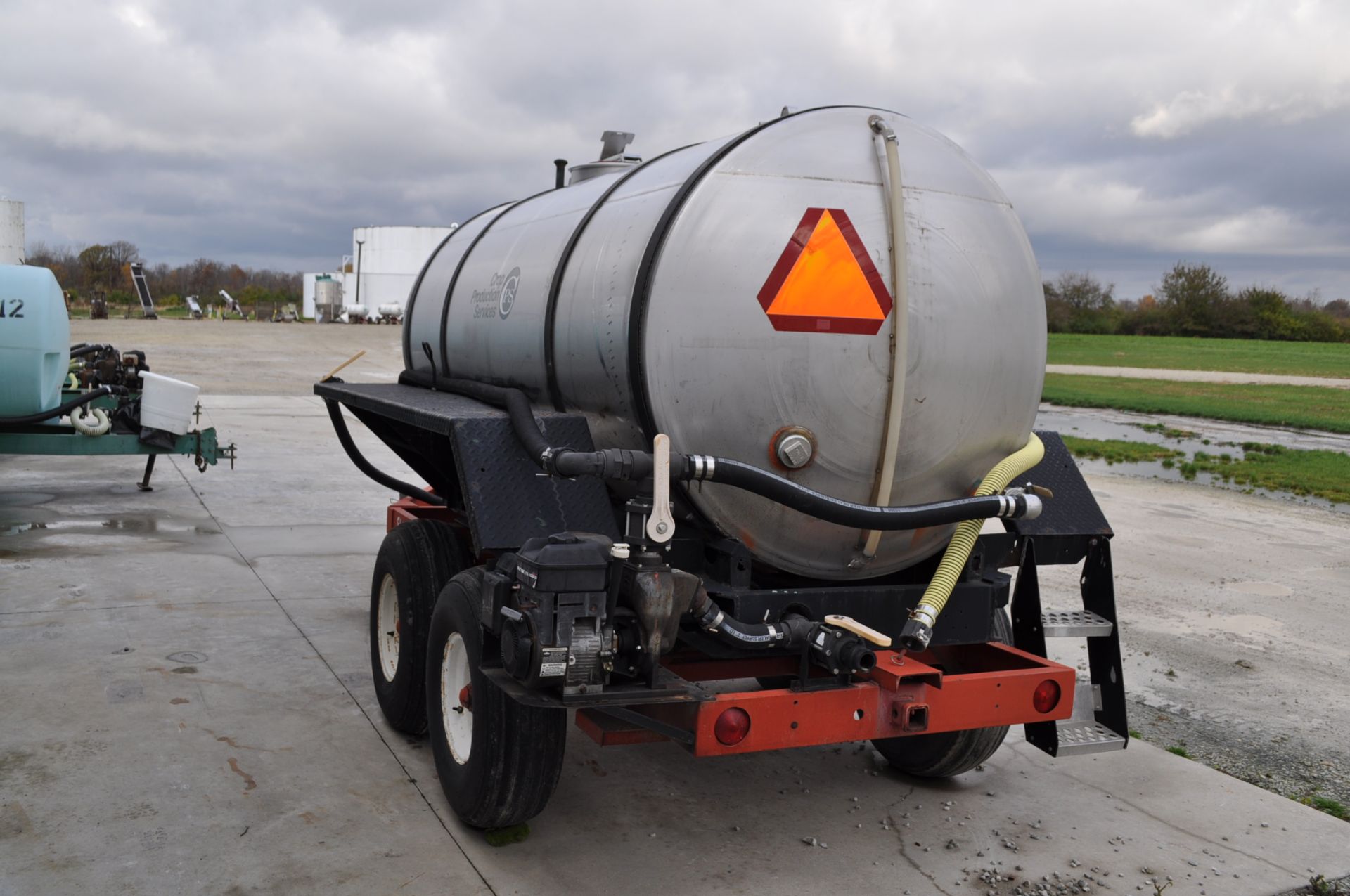 1,200 gal SS nurse trailer, tandem axle, 2" gas pump - Image 3 of 8