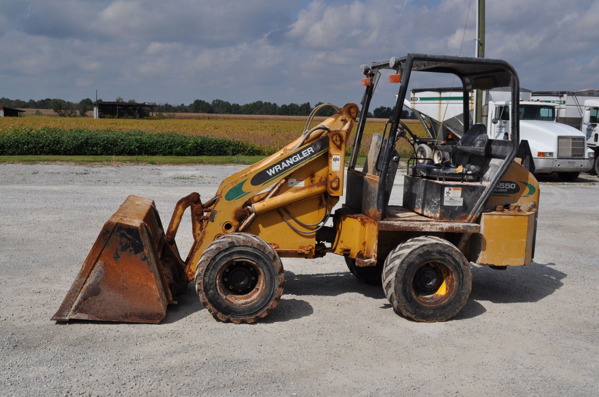 Willmar Wrangler 4550 loader, 5374 hrs, skid steer mounting plate, 31x15.50-15 tires, aux hyd, SN - Image 2 of 12