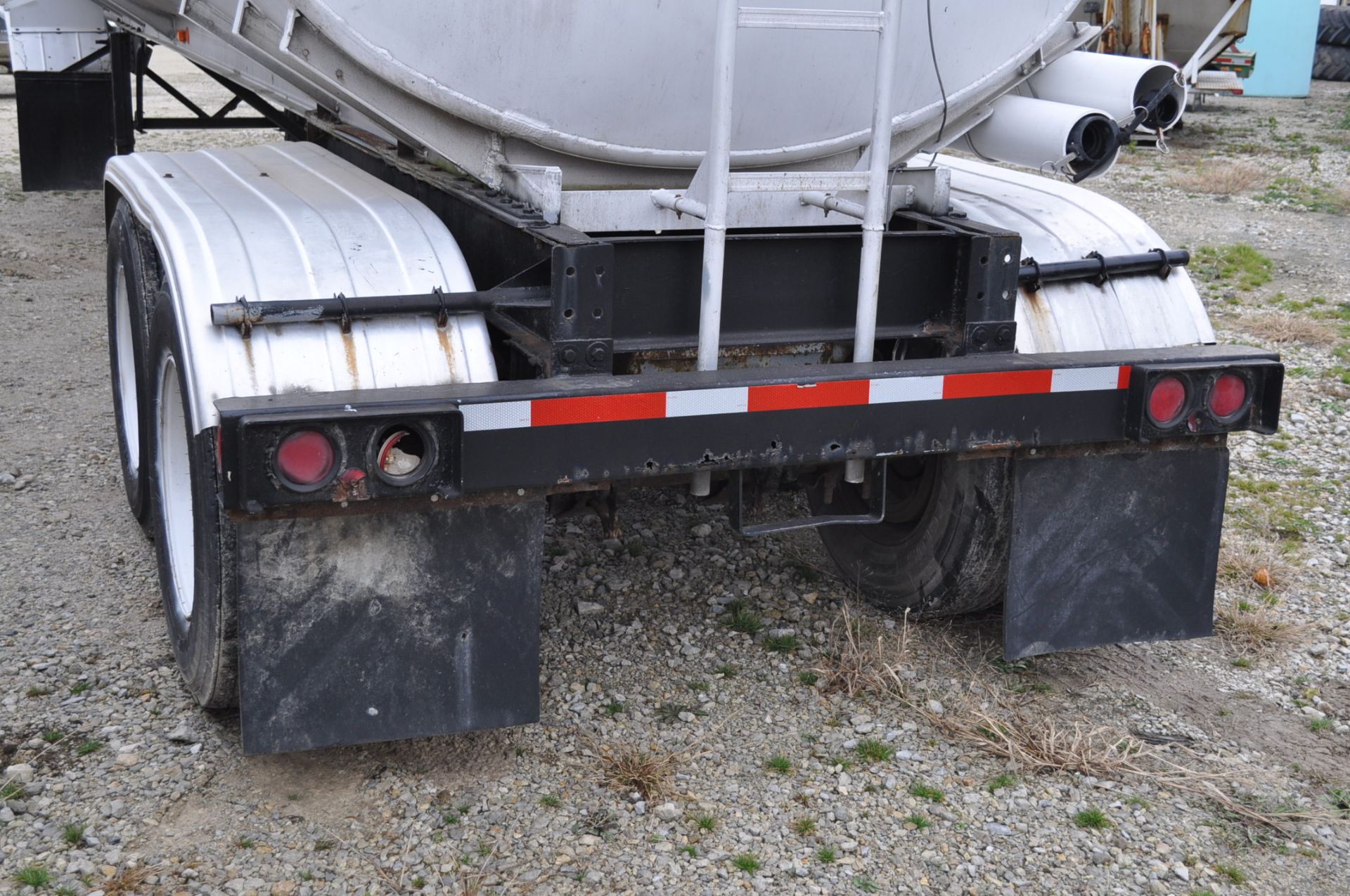 9,000-gal Trailmobile tanker trailer, 11 HP Honda GX340 pump, 295/75R22.5 tires, SN P40297 - Image 6 of 7