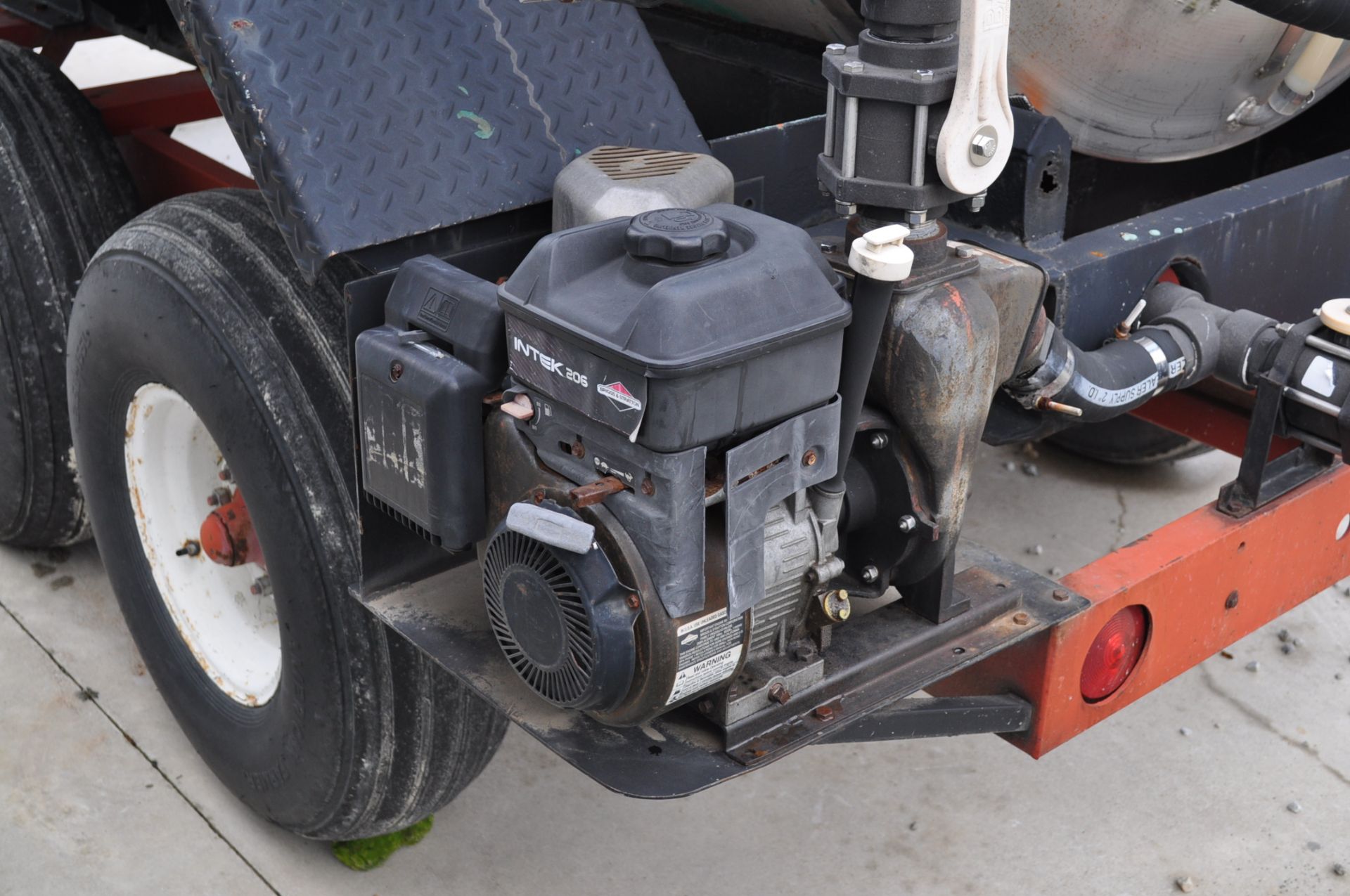 1,200 gal SS nurse trailer, tandem axle, 2" gas pump - Image 5 of 8