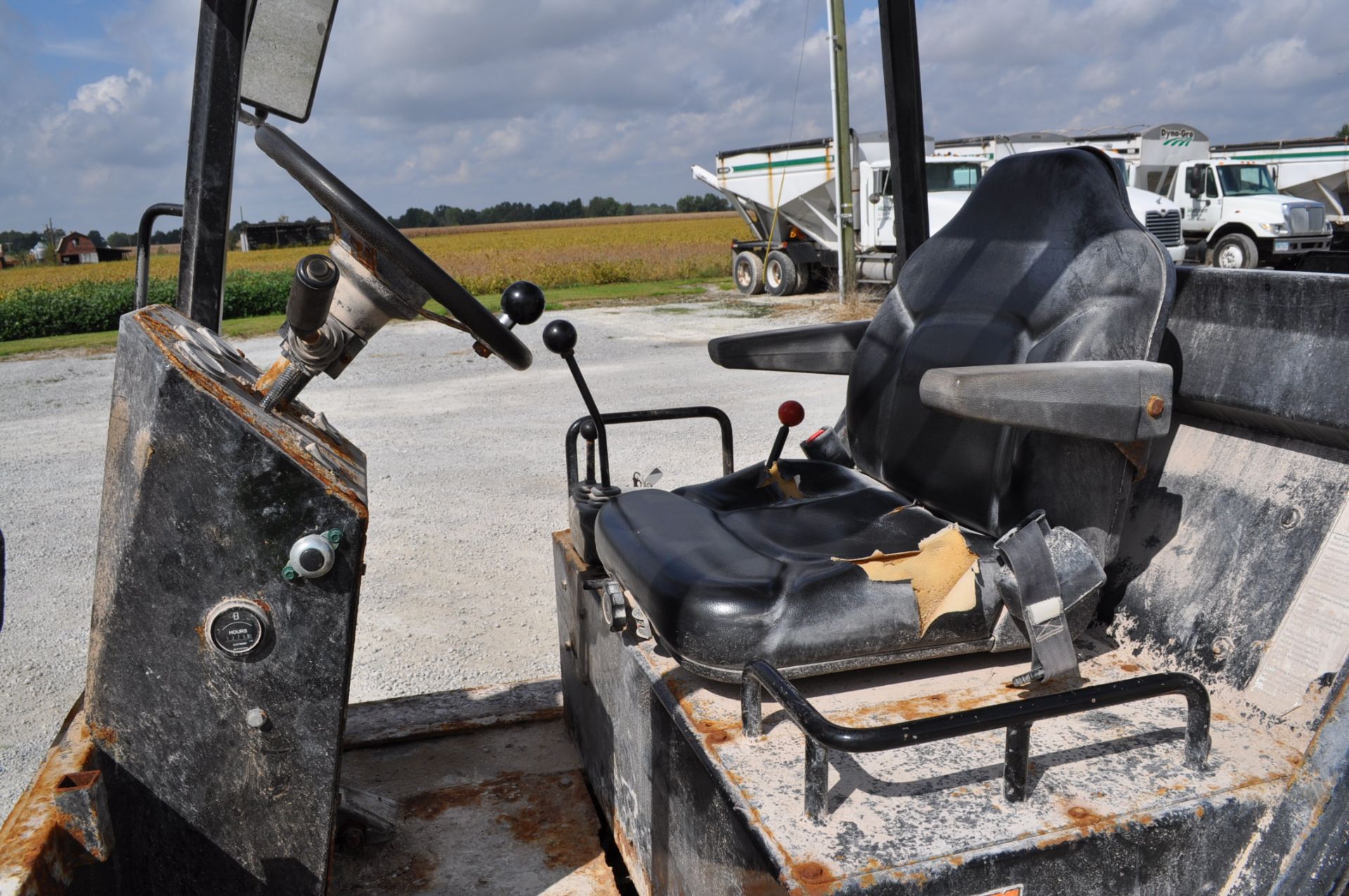 Willmar Wrangler 4550 loader, 5374 hrs, skid steer mounting plate, 31x15.50-15 tires, aux hyd, SN - Image 10 of 12