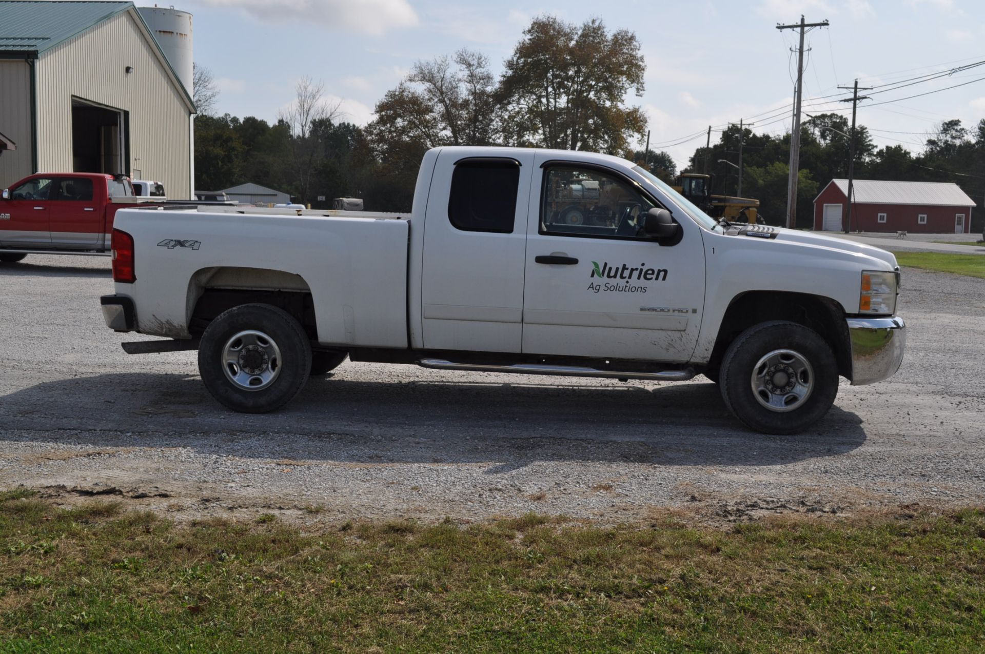 2007 Chevy 2500HD, 4x4 short bed, ext cab, gas V-8, Auto, electric brake controller, 265/75R16, - Image 4 of 13