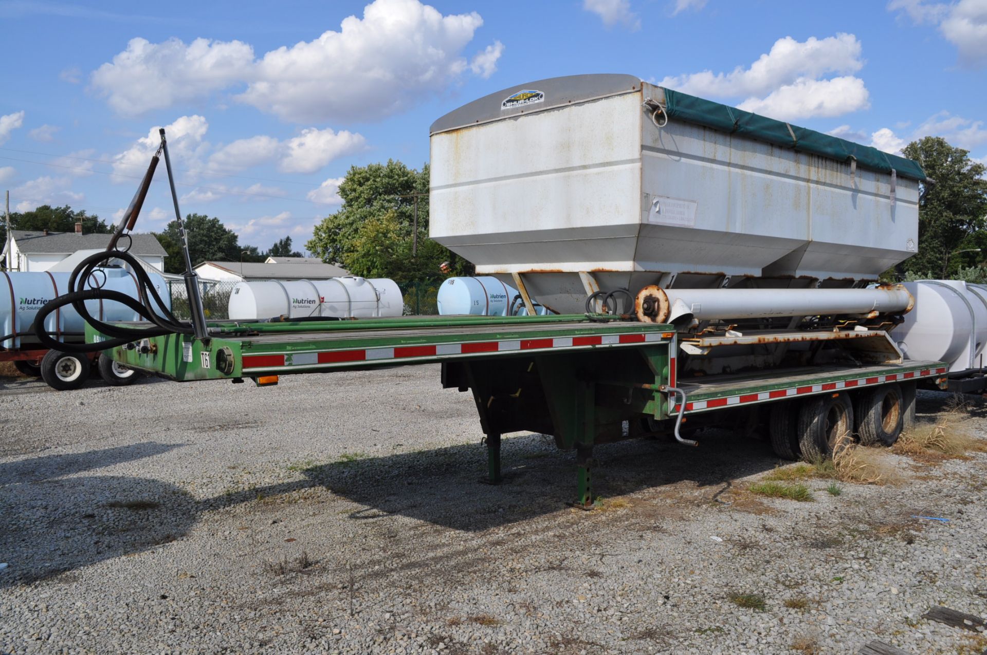 1999 Trailer w/ 16 ton Chandler dry box, side shooter, 4 compartment, 3 line wet kit, T/A, 235/