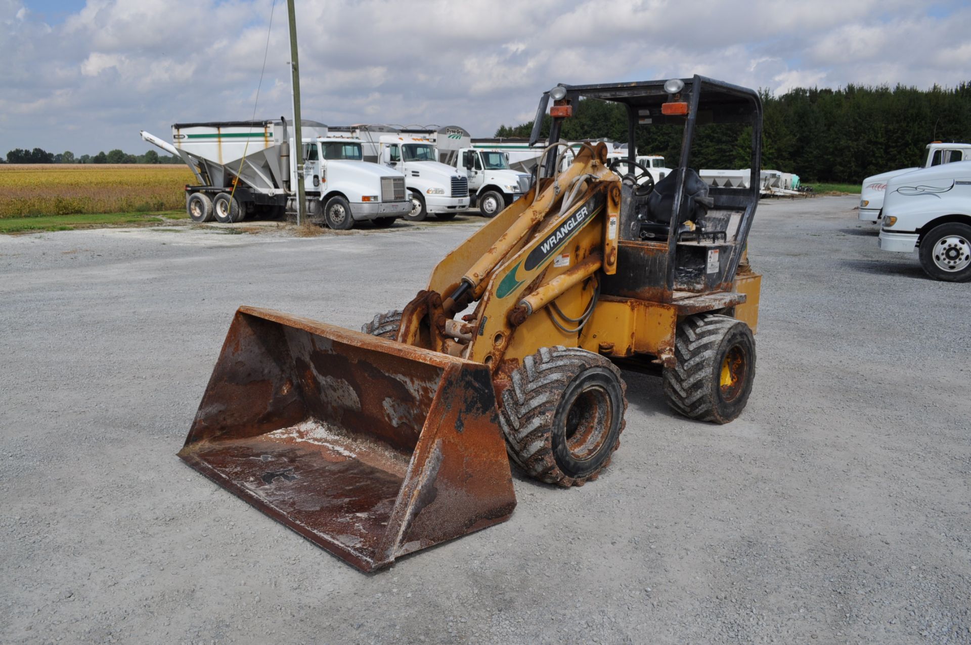 Willmar Wrangler 4550 loader, 5374 hrs, skid steer mounting plate, 31x15.50-15 tires, aux hyd, SN