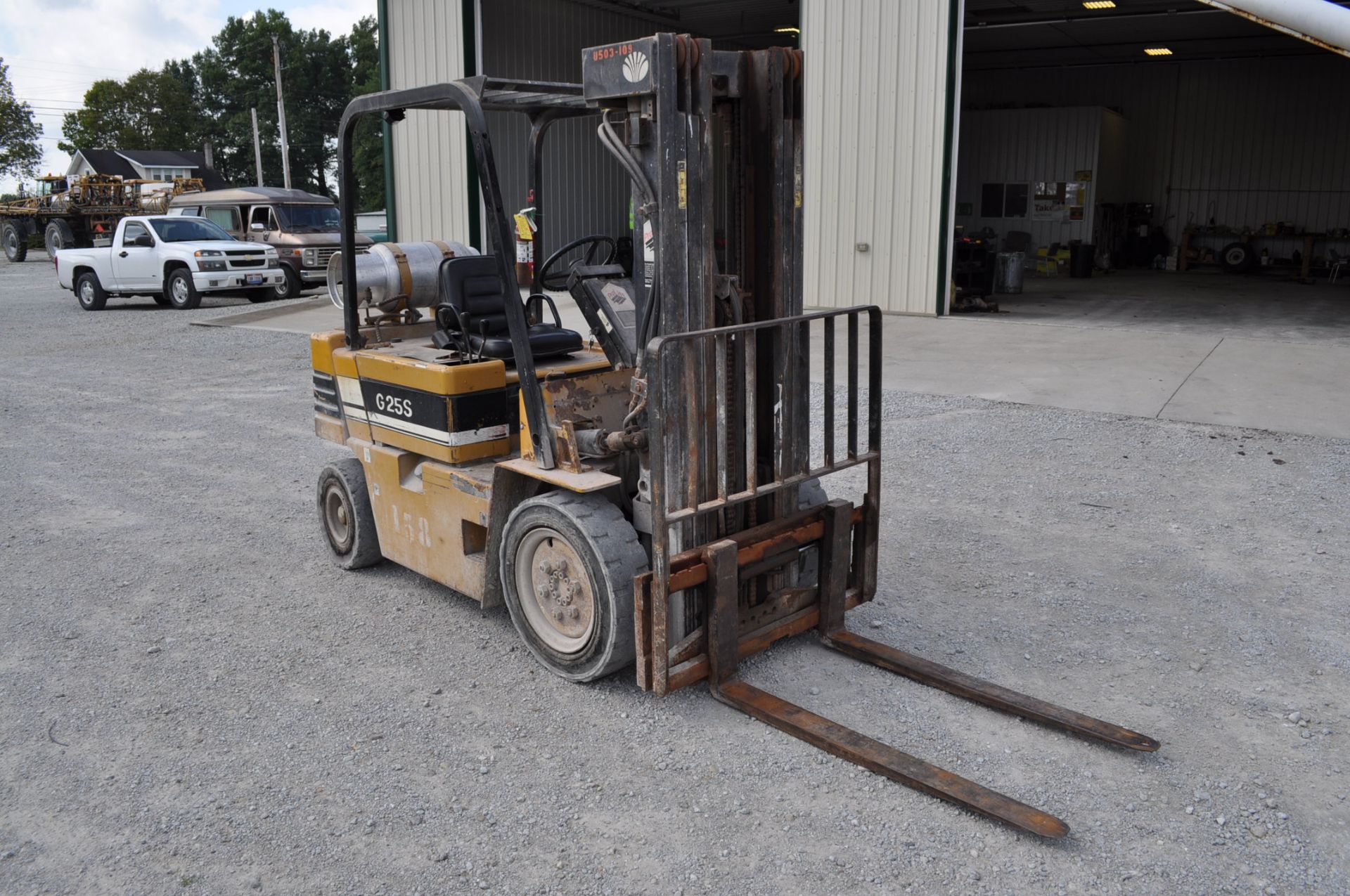 Daewoo G25S forklift, propane, sideshift, 7.00x15 front tires, 6.50-10 rear tires, 3 stage mast - Image 4 of 7