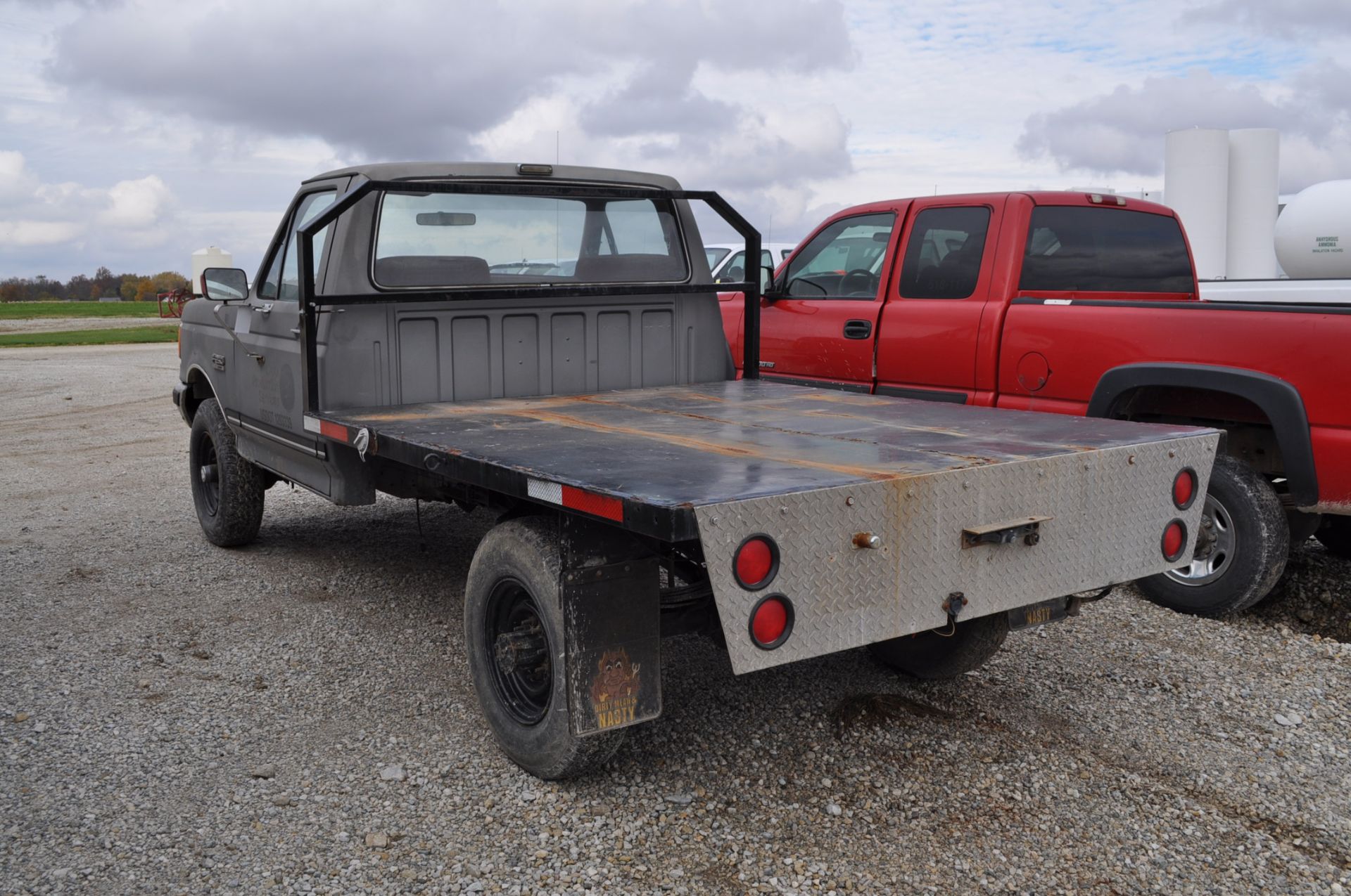 1988 Ford F-250, 4x4, V-8 gas, auto, reg cab, flatbed, shows 44,935 miles, VIN 1FTHF26H7JNA61411 - Image 3 of 11