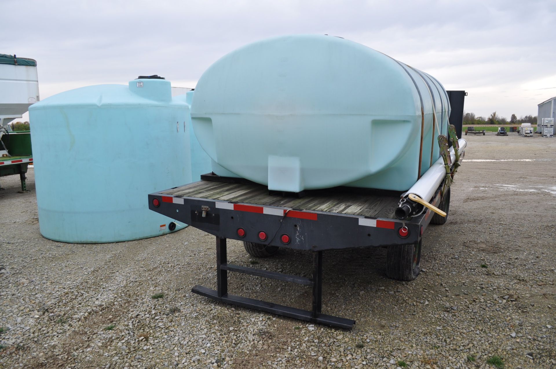 2,000-gal horizontal leg tank w/ bands, mounted on 18’ Rugby flatbed w/ headache rack - Image 3 of 7