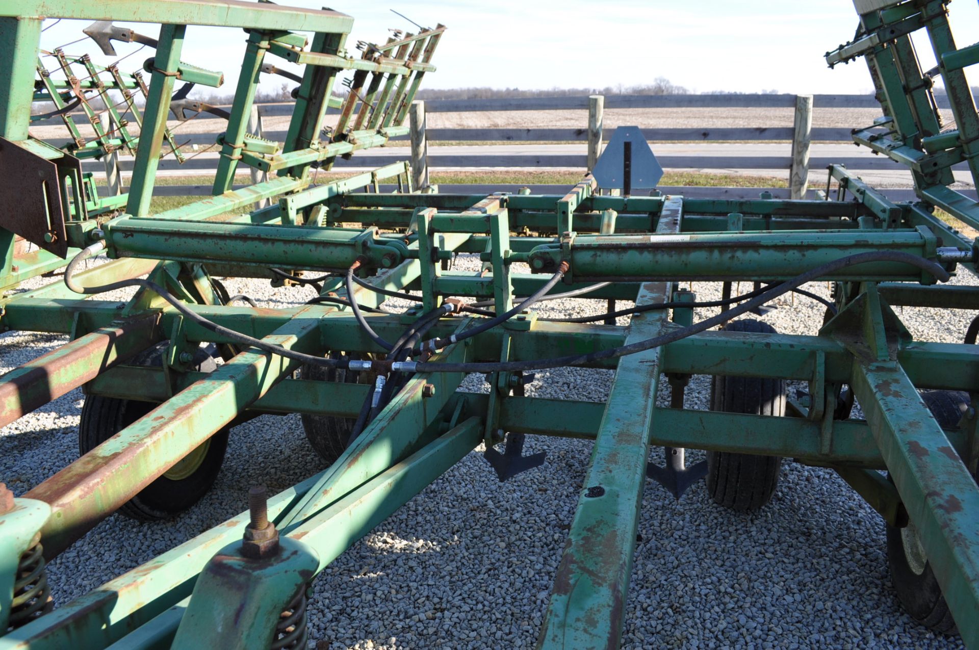 20' John Deere 722 soil finisher, hyd fold, walking tandem, coil tine harrow, SN N00722X001902 - Image 8 of 8