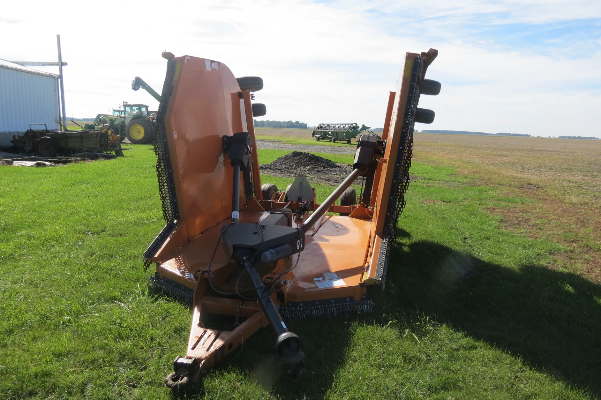 20’ Woods BW240 HDQ rotary mower, stump jumpers, airplane tires, hyd fold, front and rear - Image 11 of 13