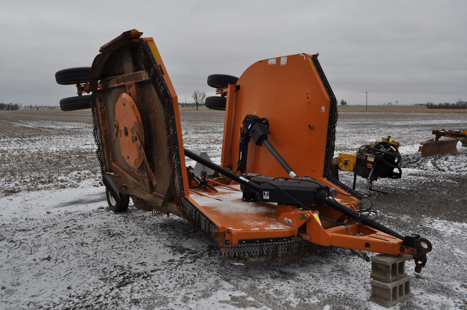 20’ Woods BW240 HDQ rotary mower, stump jumpers, airplane tires, hyd fold, front and rear - Image 5 of 13