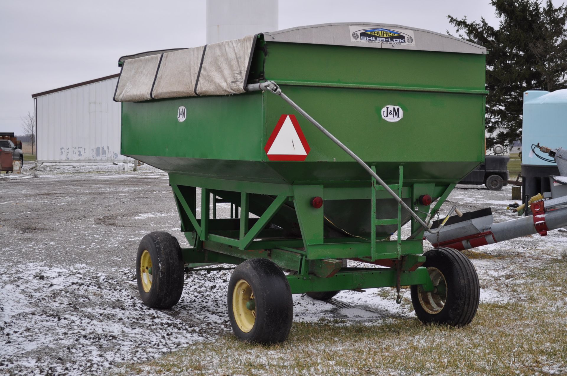 J&M 250 bu gravity bed wagon on running gear, - Image 2 of 4