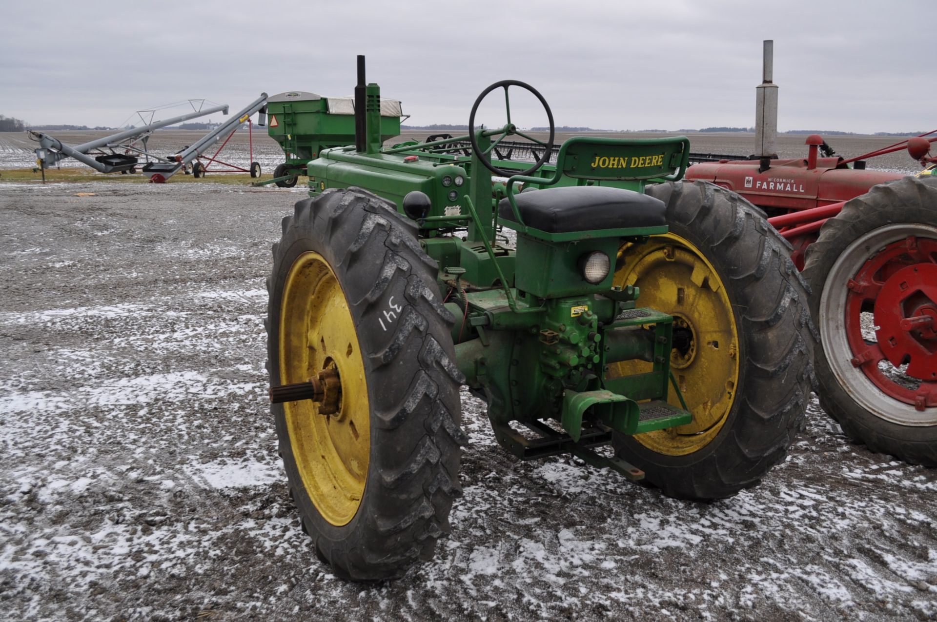 John Deere Model B tractor, 11/38 rears, 5.50/16 fronts, rebuilt starter and carburetor, SN 222911 - Image 2 of 5