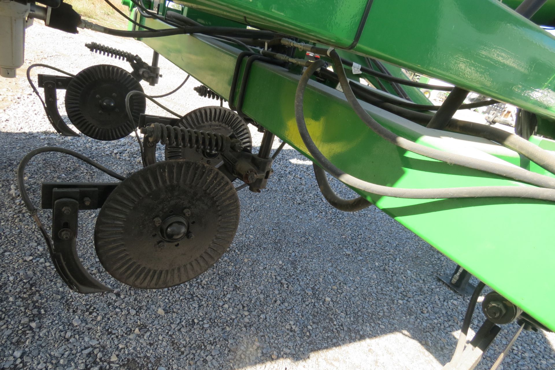 Spray King 11-coulter 28% applicator, 1300-gal poly tank, 15.5-38 tires, 2” fill, hyd SS 2” pump, - Image 15 of 22