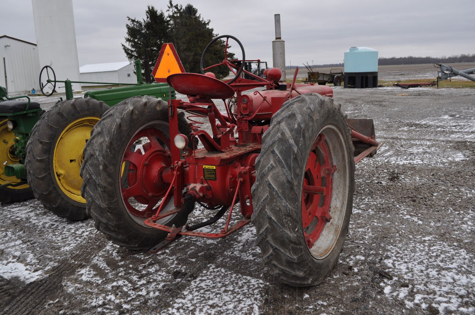 International Farmall H tractor, 12.4/38 rears, 6.00/16 fronts, Stan Hoist loader, SN FBH306918X - Image 3 of 5