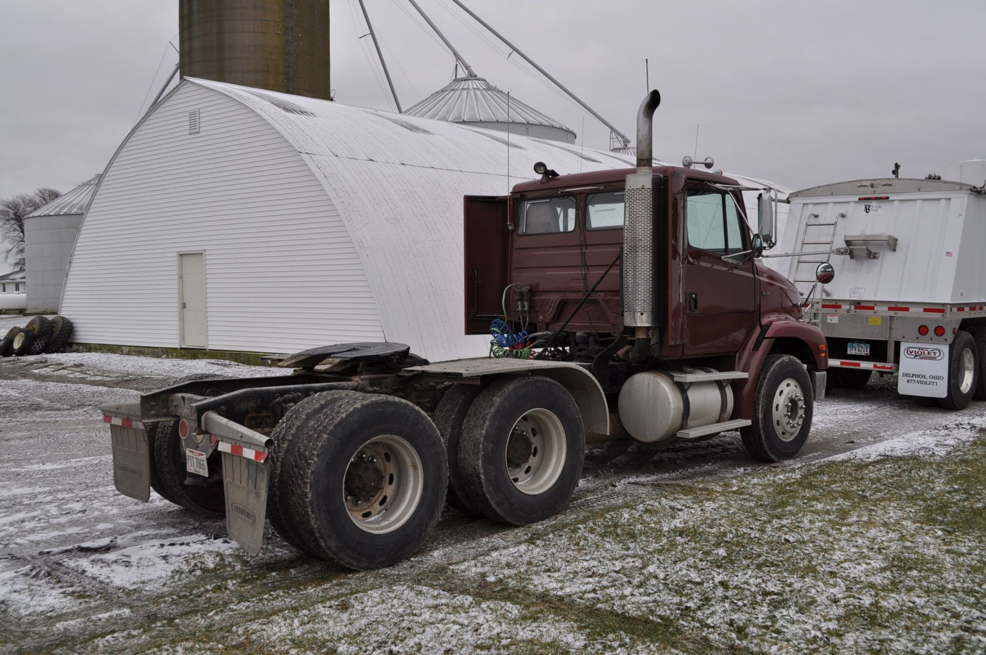 2001 Freightliner FL112 tandem-axle semi, Cummins ISM, Eaton auto-shift, 10-speed/3-pedal, engine - Image 3 of 22