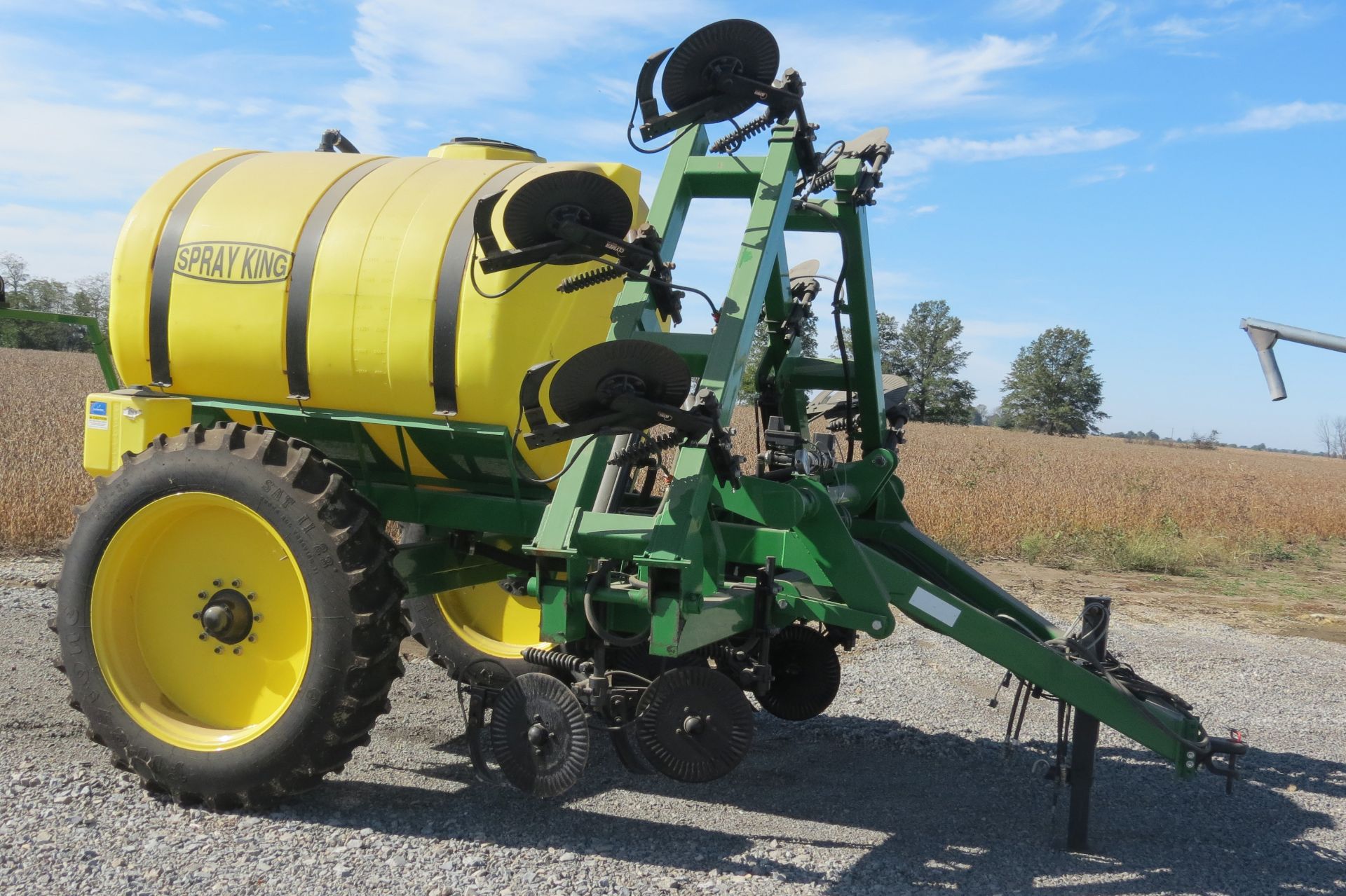 Spray King 11-coulter 28% applicator, 1300-gal poly tank, 15.5-38 tires, 2” fill, hyd SS 2” pump, - Image 2 of 22