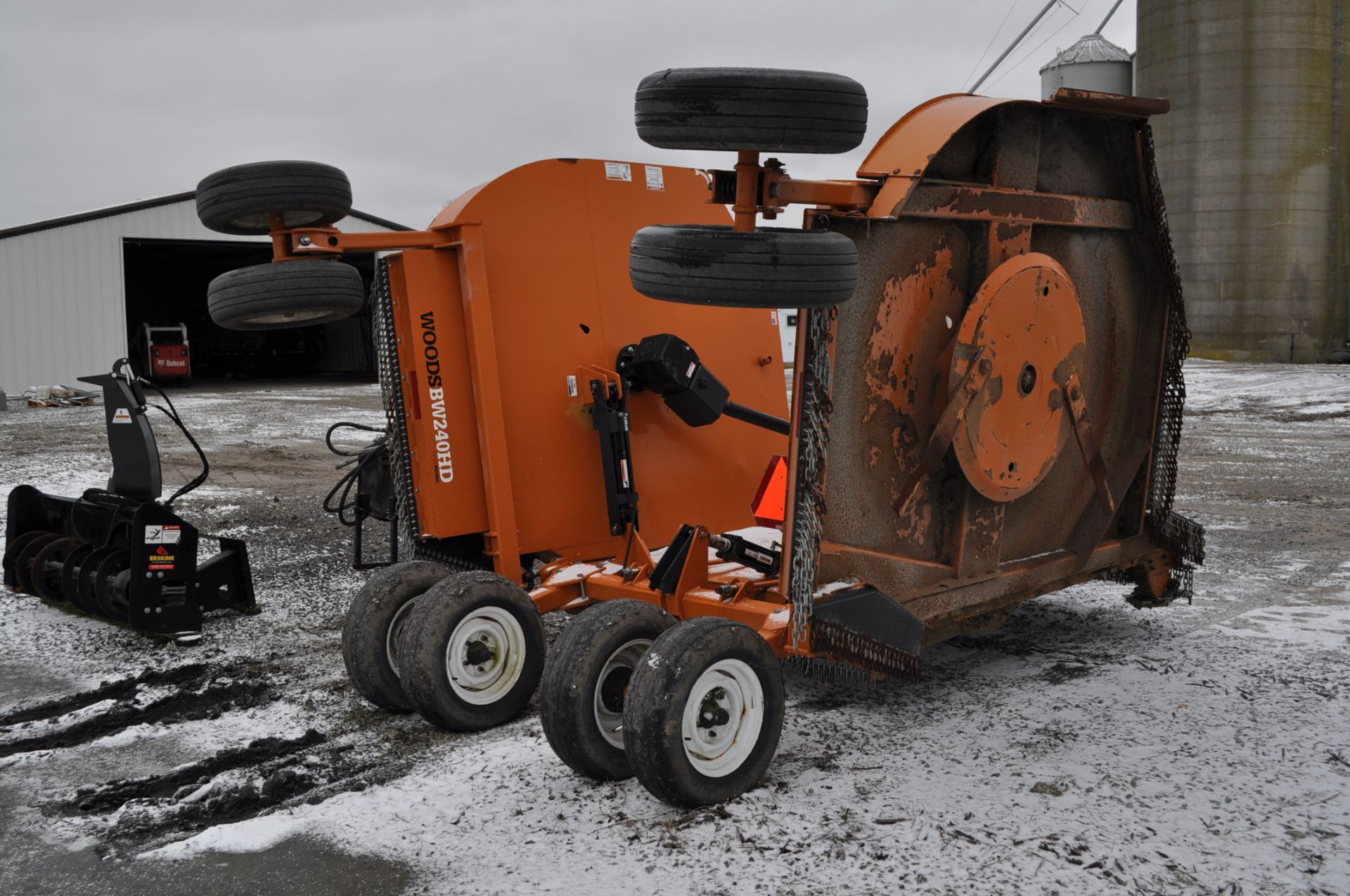 20’ Woods BW240 HDQ rotary mower, stump jumpers, airplane tires, hyd fold, front and rear - Image 4 of 13