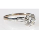 Good diamond solitaire ring, the circular brilliant approximately 1.