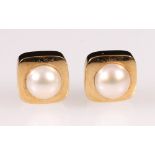 Pair of pearl earrings in gold mounts of bowed square shape, '750', 11g.