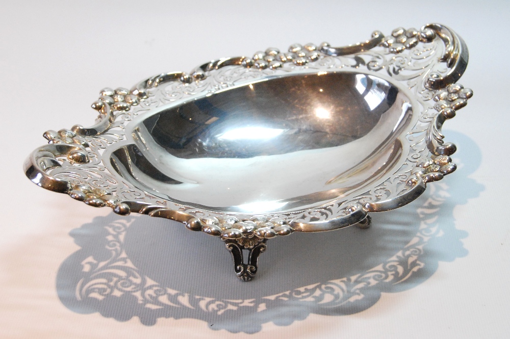 Silver oval fruit dish with florally embossed and pierced border, Birmingham 1903, 29cm, 16oz.