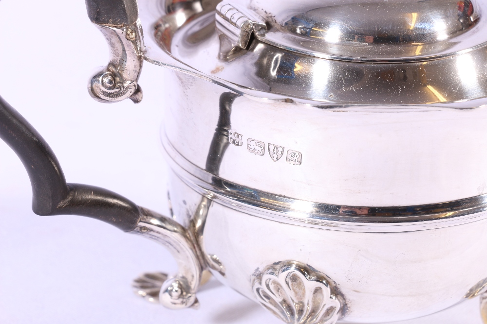 Silver teapot with cut edge upon pad feet, Chester 1917, 14oz. - Image 2 of 2