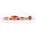 18ct gold wedding band 2.9g. 9ct gold signet ring 2.7g, 9ct gold wedding band 4.3g and another.