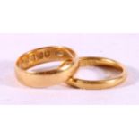 18ct gold wedding band size O 3.9g and another size P 3.