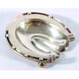 Silver ashtray in the form of a horseshoe, London, 45g.