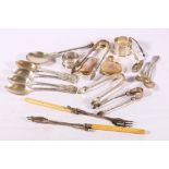 Set of five Victorian silver Kings pattern teaspoons and matching sugar tongs, Edinburgh 1861,