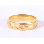 18ct yellow wedding band, size S, 5.38g.