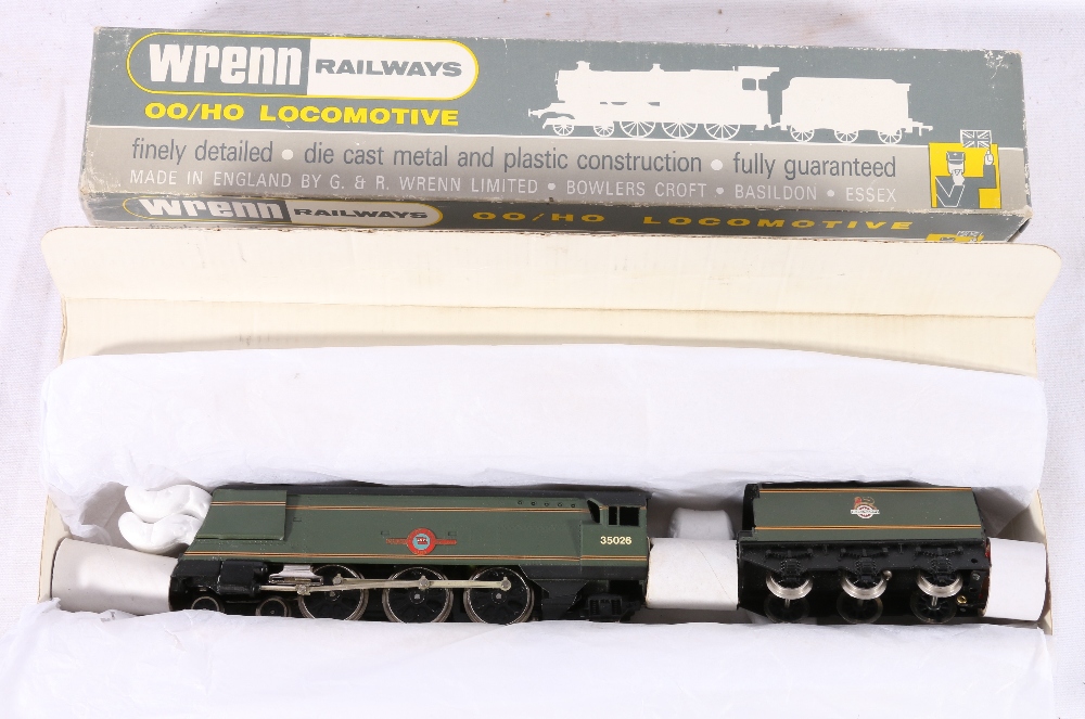 Wrenn OO gauge W2267A 4-6-2 Lambert and Holt Merchant Navy class locomotive and tender 35026 BR