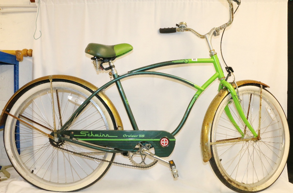 Schwinn Cruiser SS bicycle with single speed gearing and white wall Typhoon tyres,