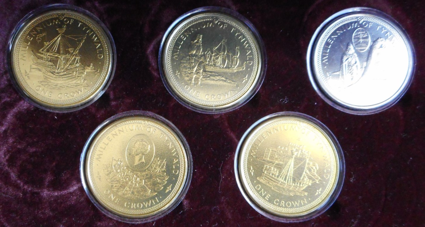 Isle of Man. (2) 1979 set of coins. Silver Proof. 1979 set of five crowns. B.Unc. Both cased. - Image 2 of 2