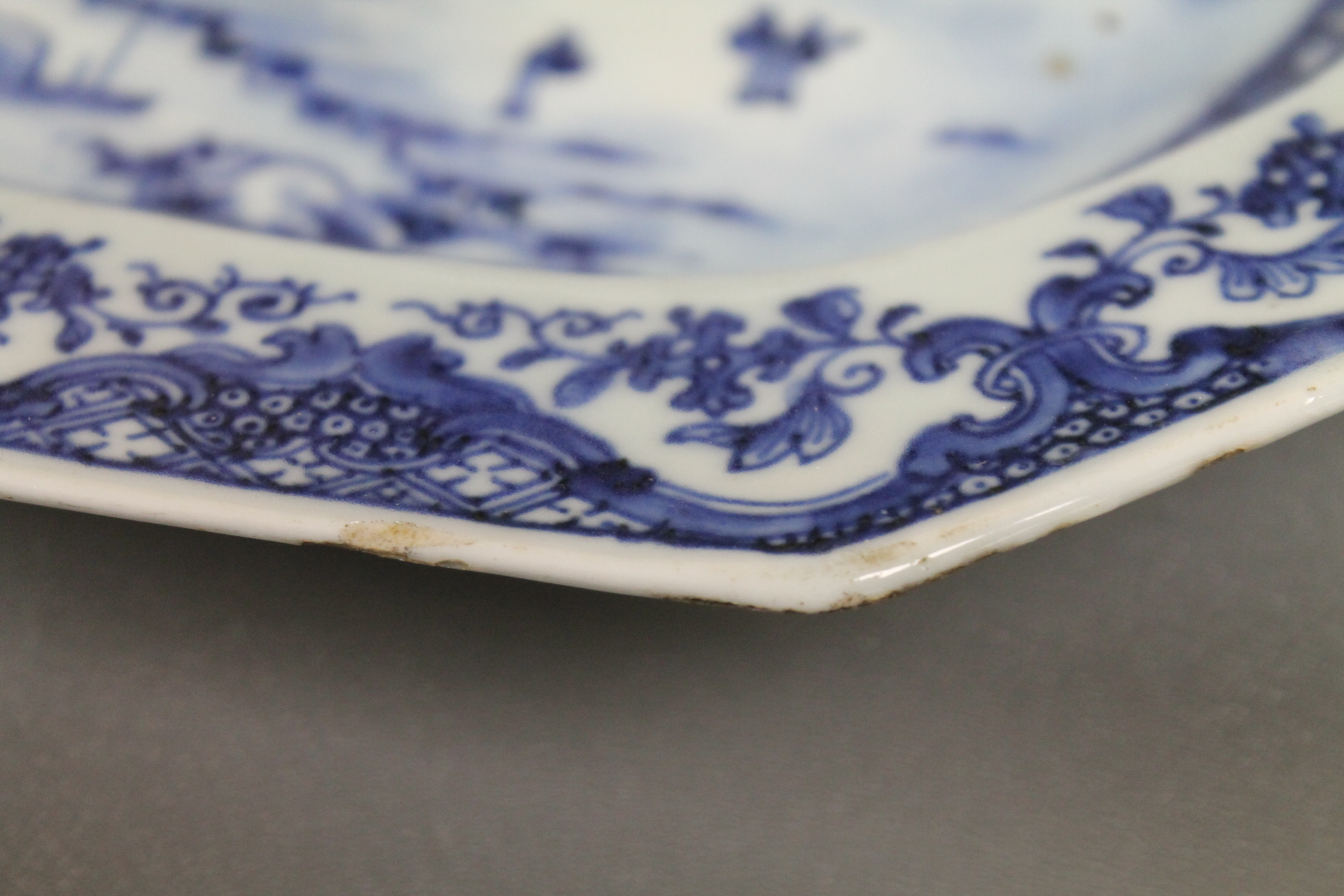 18th century Chinese Export blue & white octagonal deep ashet or meat plate decorated with figures - Image 6 of 15